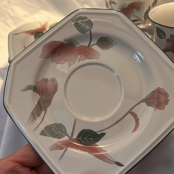 Vintage Mikasa “Silk Flowers” Footed Teacup and Saucer Set , Set of 4 - Picture 9 of 10